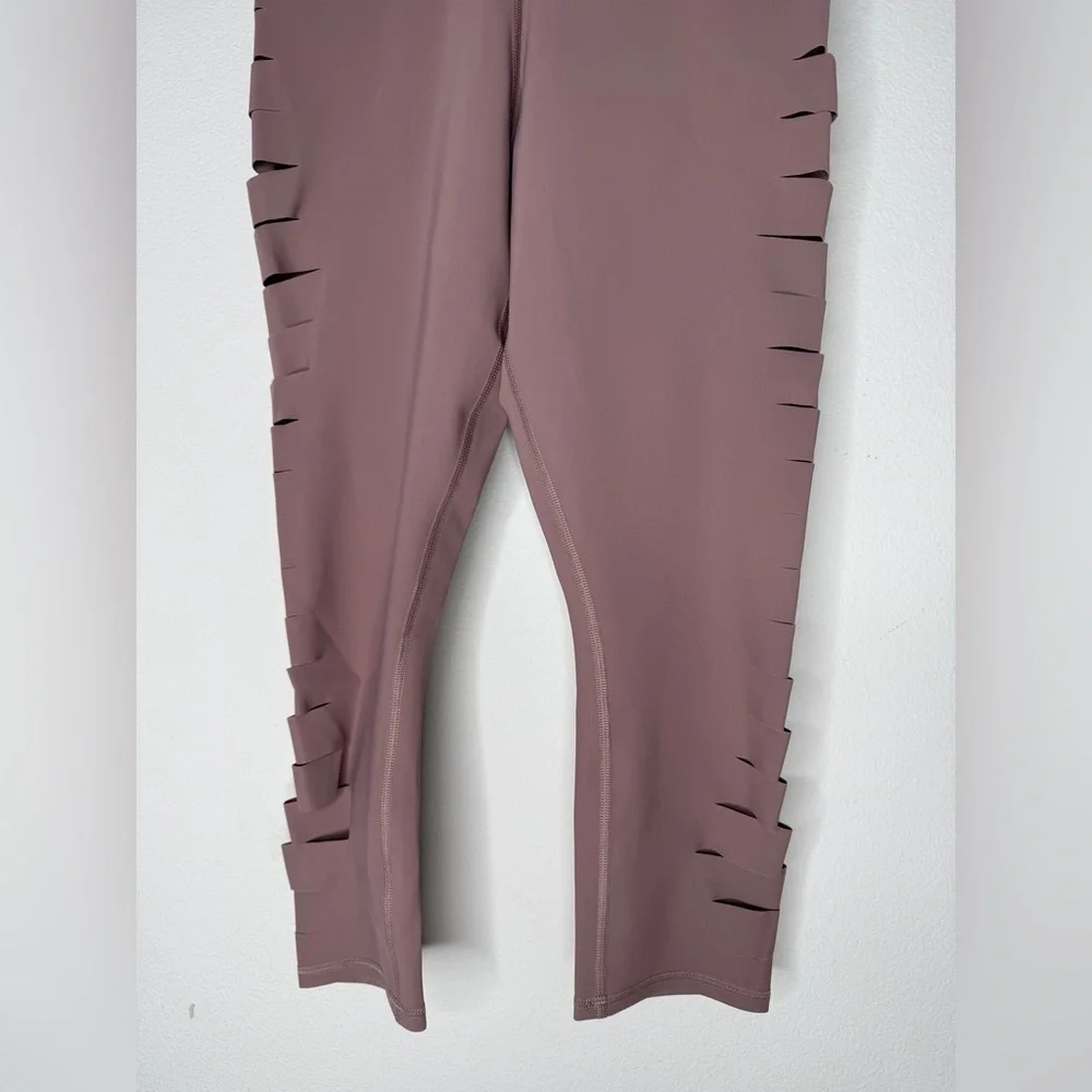 NWOT ALO YOGA High Waist Slice Capri Leggings for Yoga Pants SMALL